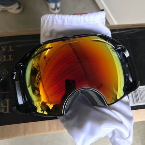OAKLEY SNOWBOARDING GOGGLES
